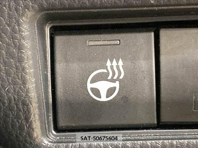Toyota PRIUS 2023-04 340897-10