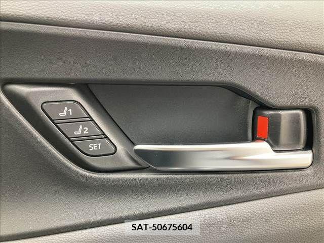 Toyota PRIUS 2023-04 340897-9