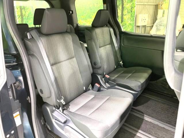 Toyota VOXY 2019-01 185705-9