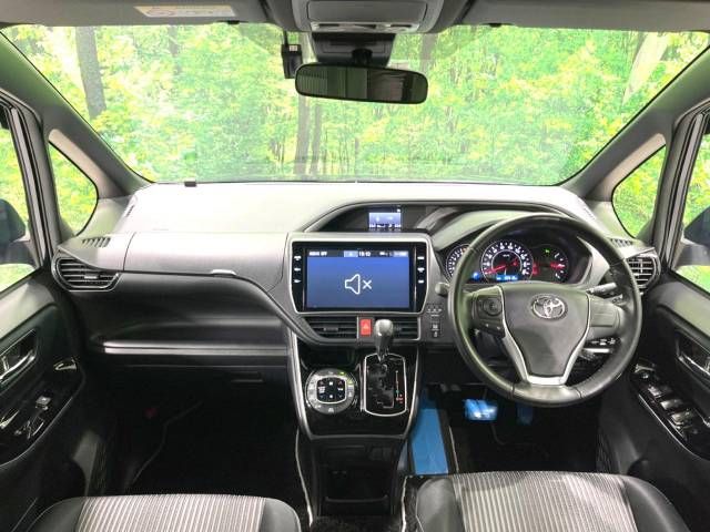 Toyota VOXY 2019-01 185705-1