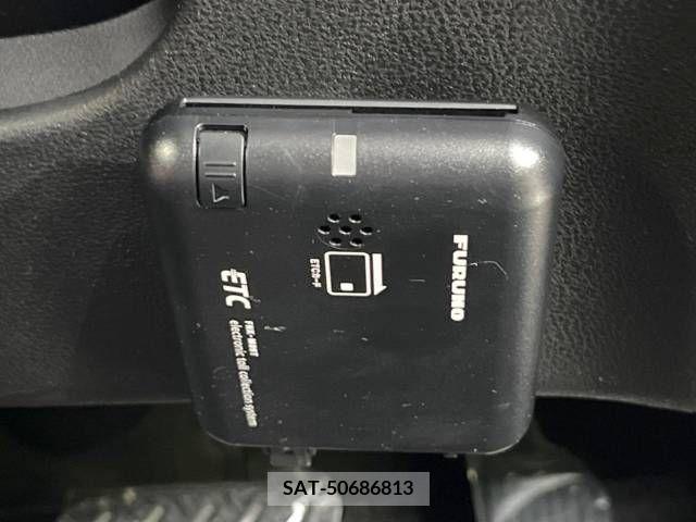 Nissan JUKE 2010-08 320464-4