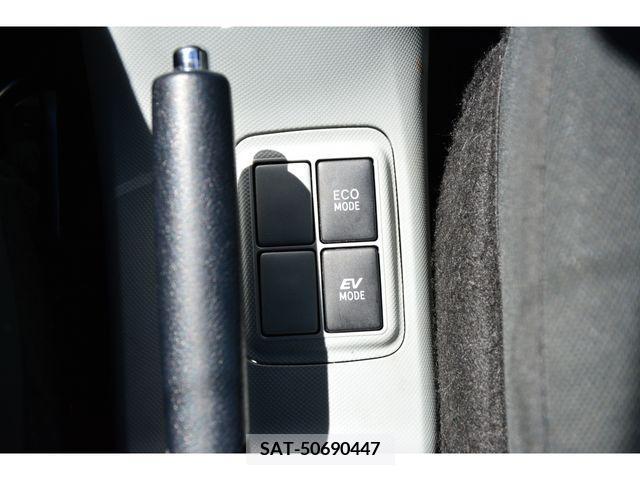Toyota AQUA 2012-03 257429-15