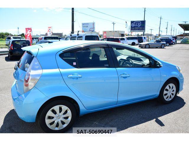 Toyota AQUA 2012-03 257429-1