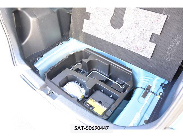 Toyota AQUA 2012-03 257429-19
