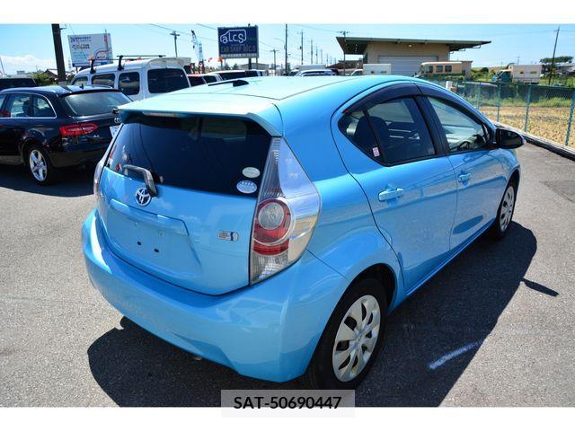 Toyota AQUA 2012-03 257429-2