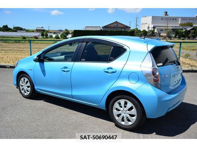 Toyota AQUA 2012-03 257429-4