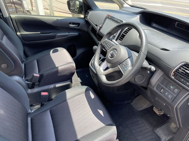 Nissan SERENA 2017-02 7370-2