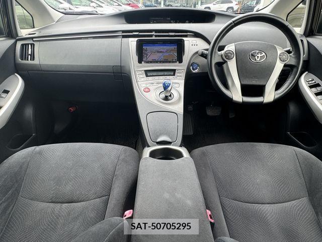 Toyota PRIUS 2012-02 327871-1