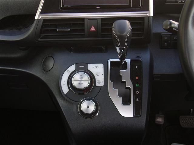 Toyota SIENTA 2021-04 23645-18