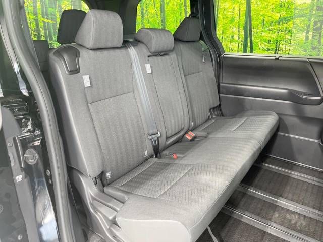 Toyota NOAH 2023-07 196223-9