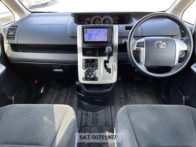 Toyota NOAH 2012-05 216451-1