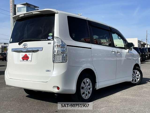 Toyota NOAH 2012-05 216451-2