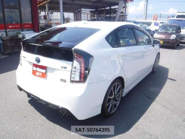 Toyota PRIUS 2013-02 371746-6