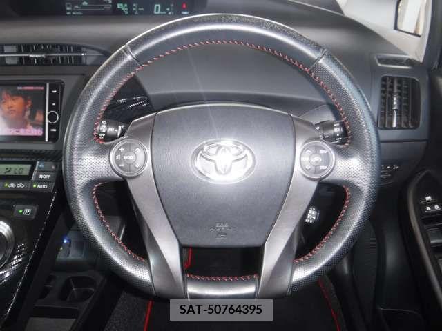 Toyota PRIUS 2013-02 371746-9