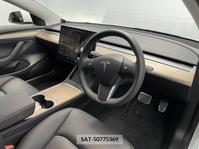 Tesla MODEL 3 2021-05 228666-1