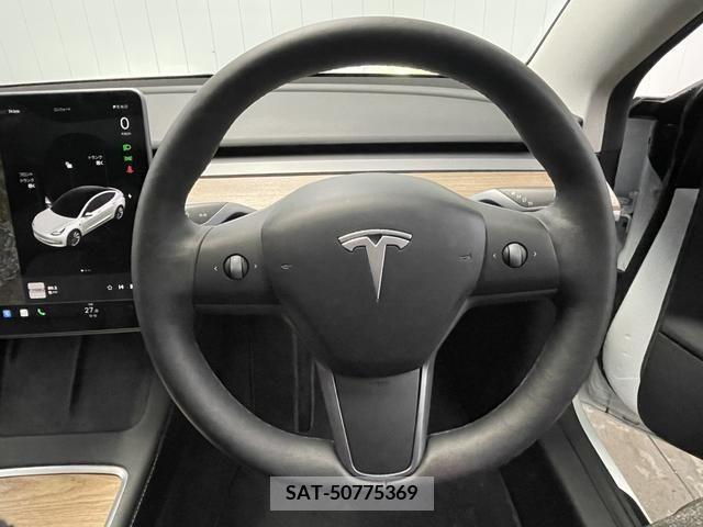 Tesla MODEL 3 2021-05 228666-13