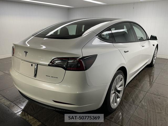 Tesla MODEL 3 2021-05 228666-7