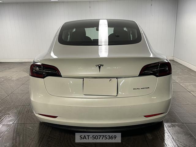 Tesla MODEL 3 2021-05 228666-6