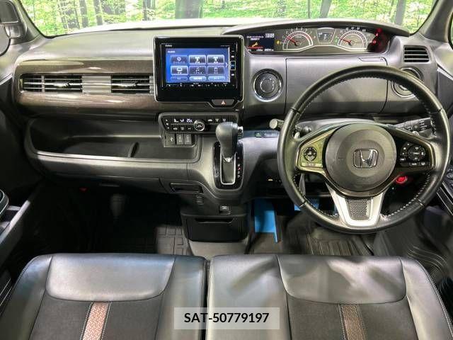 Honda N BOX CUSTOM 2018-10 213416-1
