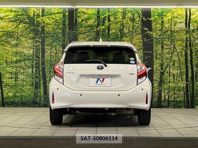 Toyota AQUA 2019-01 389351-15