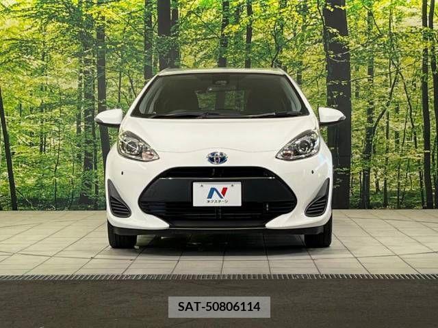 Toyota AQUA 2019-01 389351-14