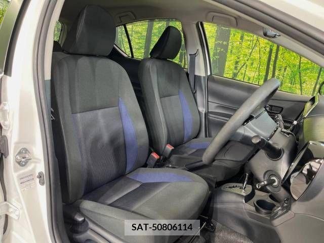 Toyota AQUA 2019-01 389351-8