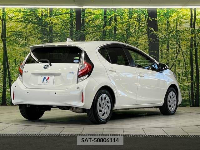 Toyota AQUA 2019-01 389351-17