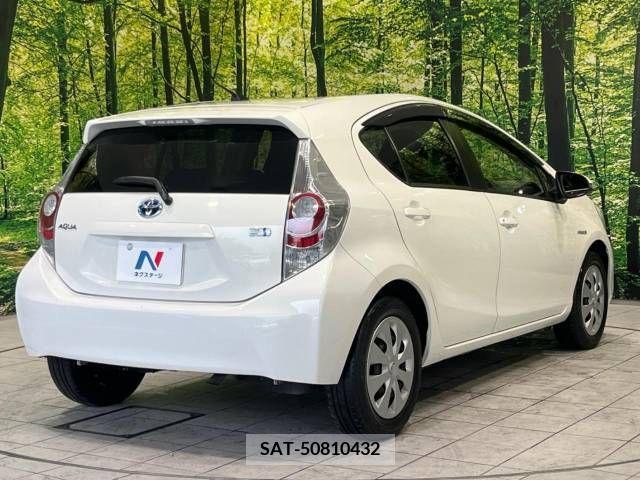 Toyota AQUA 2012-03 377427-17
