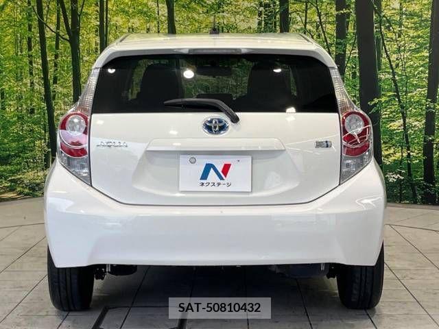 Toyota AQUA 2012-03 377427-15