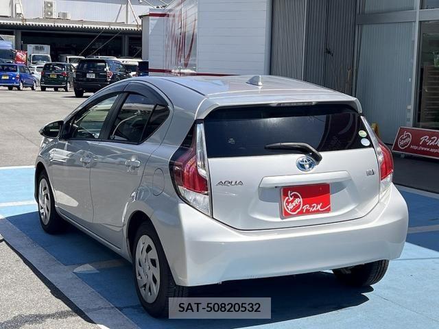 Toyota AQUA 2016-12 348541-6