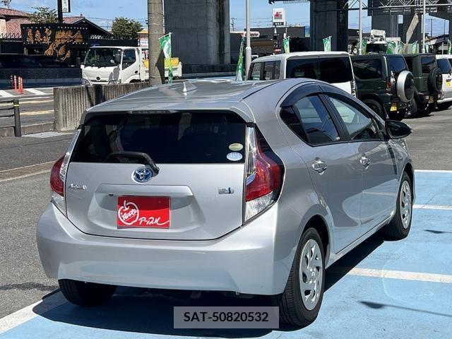 Toyota AQUA 2016-12 348541-8