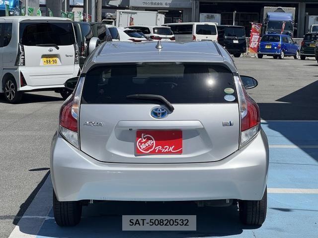 Toyota AQUA 2016-12 348541-7