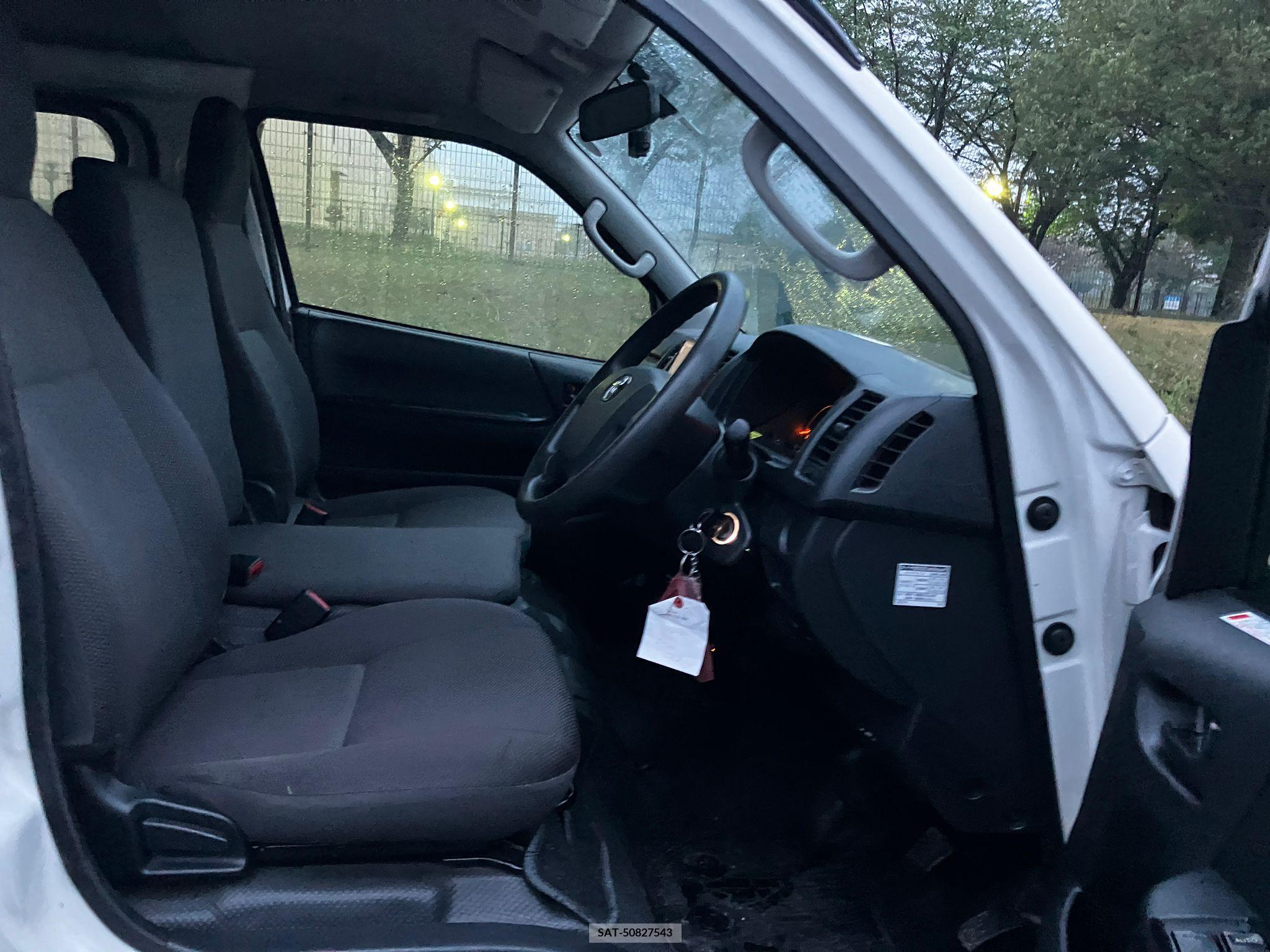 Toyota HIACE VAN 2017-03 258347-26