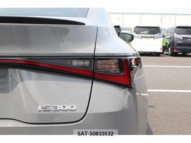 Lexus IS 2023-10 362803-11