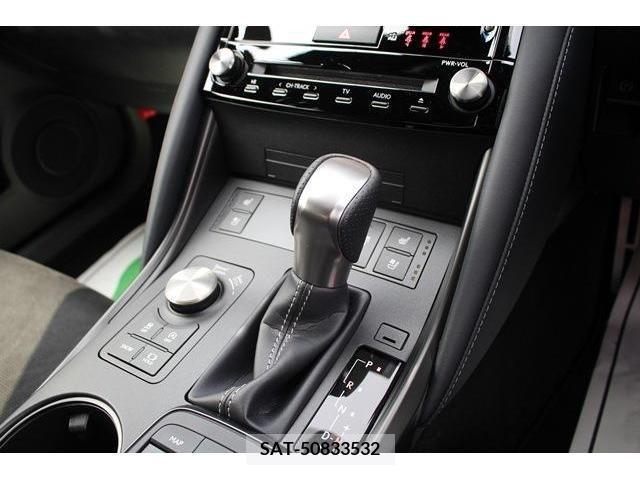 Lexus IS 2023-10 362803-16