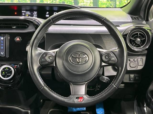 Toyota AQUA 2018-07 196639-11