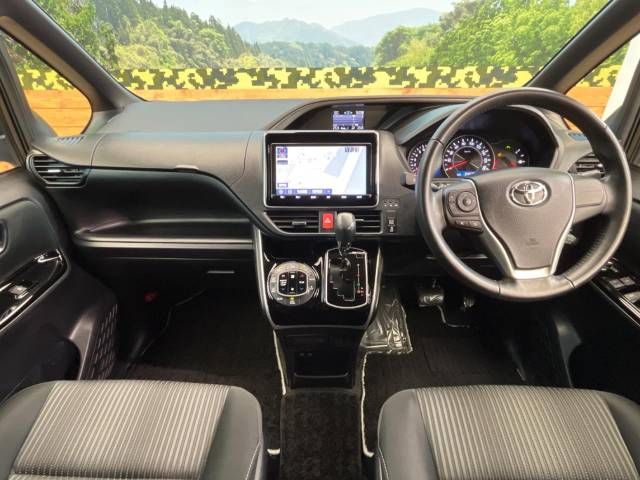 Toyota VOXY 2020-02 196742-1