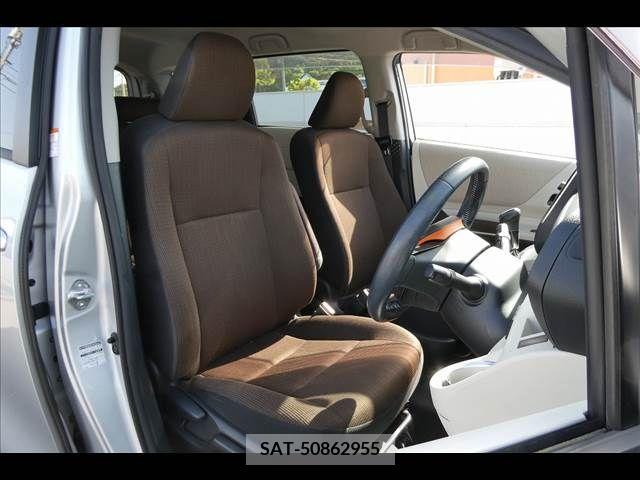 Toyota SIENTA 2016-01 285073-8