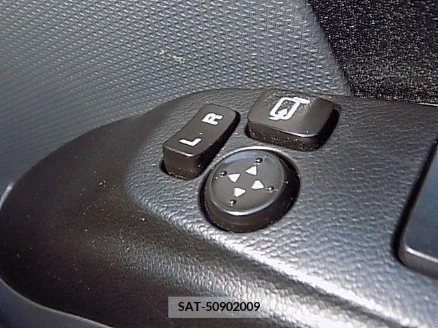 Mitsubishi DELICA D2 2014-06 268215-18