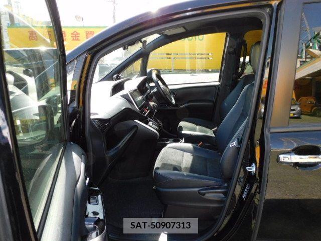 Toyota VOXY 2021-07 288995-4