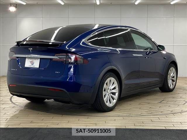Tesla MODEL X 2017-11 223310-15
