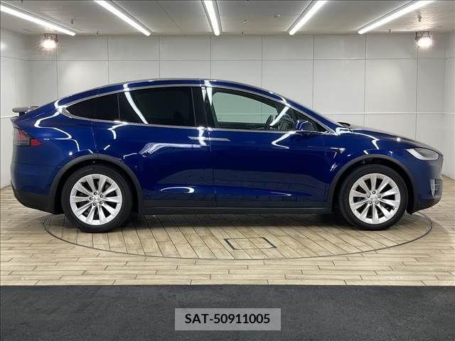 Tesla MODEL X 2017-11 223310-13