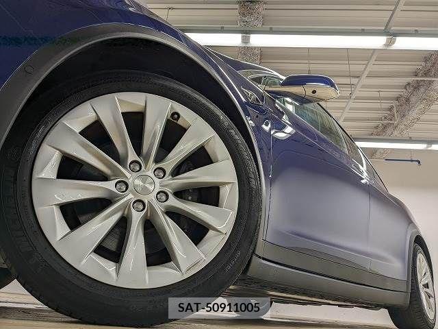Tesla MODEL X 2017-11 223310-18