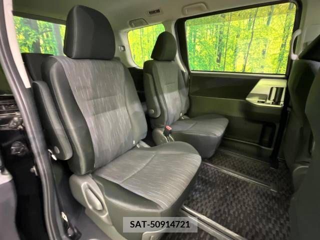 Toyota VOXY 2011-01 212722-9