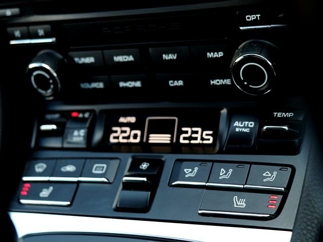Porsche 911 2016-04 186928-25