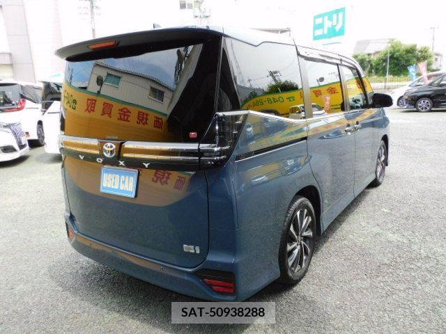 Toyota VOXY HYBRID 2022-10 322901-2