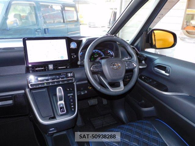 Toyota VOXY HYBRID 2022-10 322901-1