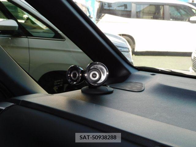 Toyota VOXY HYBRID 2022-10 322901-10