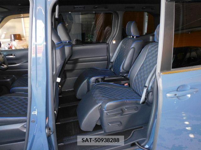 Toyota VOXY HYBRID 2022-10 322901-5