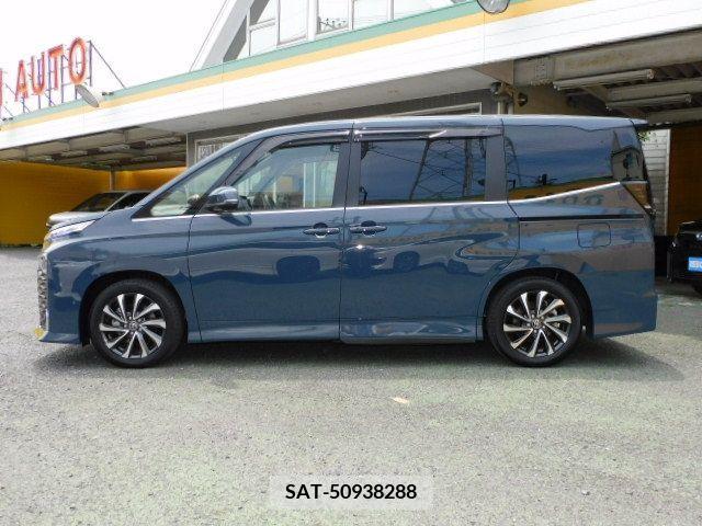 Toyota VOXY HYBRID 2022-10 322901-18
